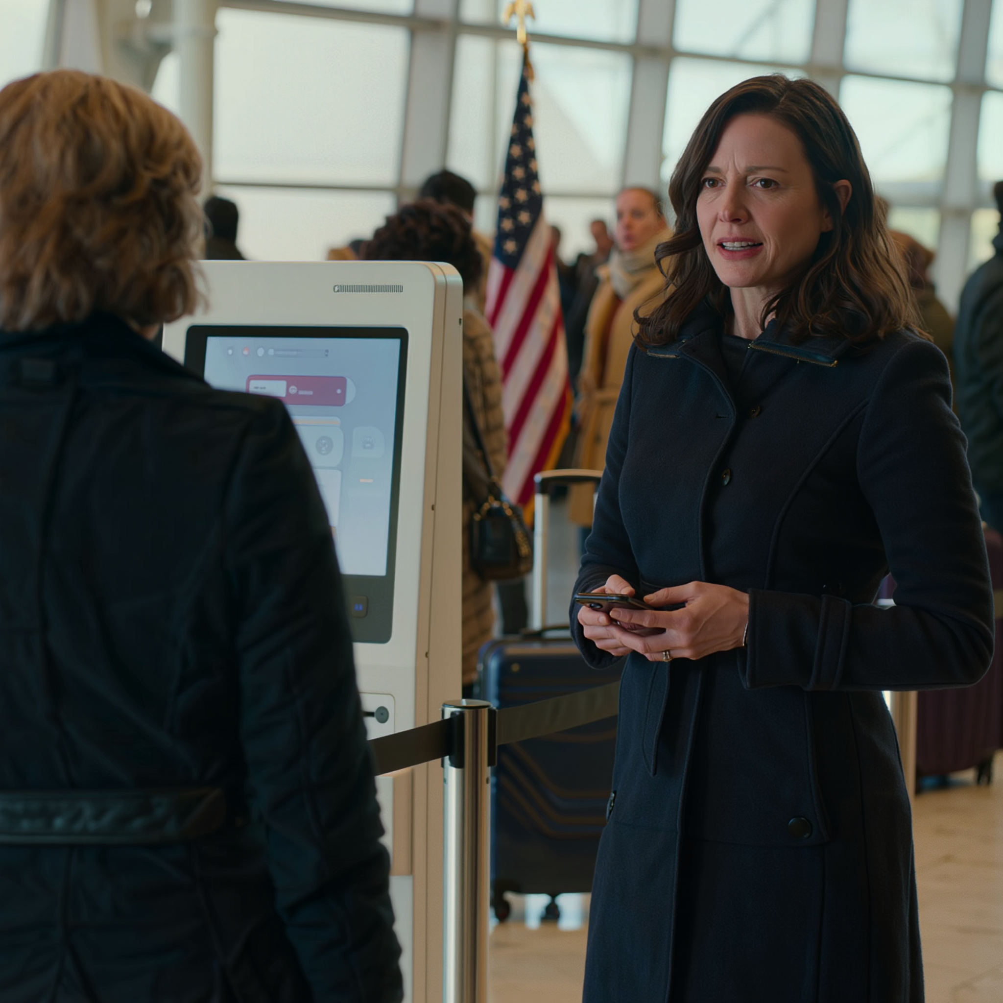 A nővérem arra kényszerített, hogy egy egész hétig vigyázzak négy gyerekre a 14 000 dolláros nyaralásom alatt: „Ha nem fogadod el az április 8-i beosztást, akkor felejtsd el.” A szüleim is csatlakoztak. Nem vitatkoztam, csak csendben lemondtam az összes jegyemet és szállásomat, csak egyetlen üzenetet küldtem… Aztán, amikor az egész család megérkezett a repülőtéri check-in pulthoz, egy üzenet jelent meg a képernyőn, ami mindenkit megdöbbentett…