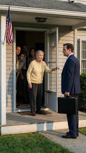 Mielőtt meghallottam volna a sikolyt, füstszagot éreztem. A fiamat a kocsifelhajtón találtam, a kezeit szorosan bekötözve. Reszketett.