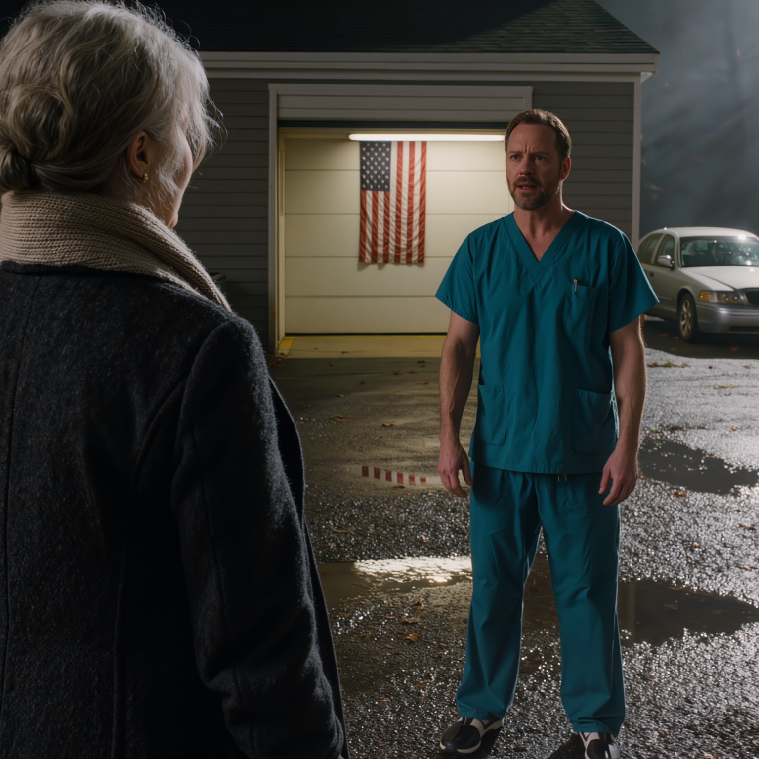 Az orvos fiam későn hívott fel, és azt mondta, hogy találkozzam vele a kórház mögött. Amikor megérkeztem, nem engedett a kocsi közelébe. Csak annyit mondott: „Anya, mielőtt megnéznéd, ki van bent, ígérd meg, hogy nem hívod a rendőrséget.” Amikor megláttam, ki van az autóban, rémülten remegtem…