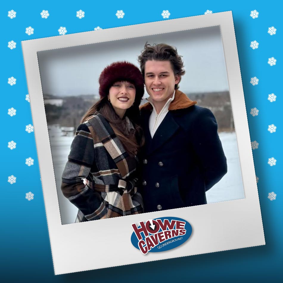 A férjem arrébb lépett egy „gyors telefonhívásra” az első romantikus vacsoránk során – ekkor egy idősebb nő pénzt csúsztatott a kezembe, és azt súgta: „Rendelj egy taxit! Használd a mosdó ablakát.”