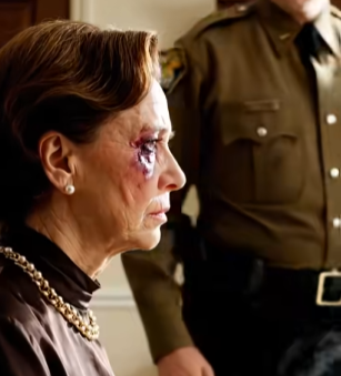 Mein Sohn traf mich gestern Abend, und ich sagte nichts. Heute Morgen breitete ich meine Spitzentischdecke aus, bereitete ein ausgiebiges Südstaatenfrühstück zu und holte das feine Porzellan hervor, als wäre Weihnachten. Als er die Treppe herunterkam und die Biscuits und Grütze sah, grinste er.