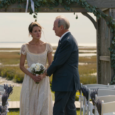 Azon a reggelen, miután a családom a nővérem párt választotta az esküvőm helyett, egy csendes nászút fotója arra késztette őket, hogy mindannyian a keresésemre keljenek.