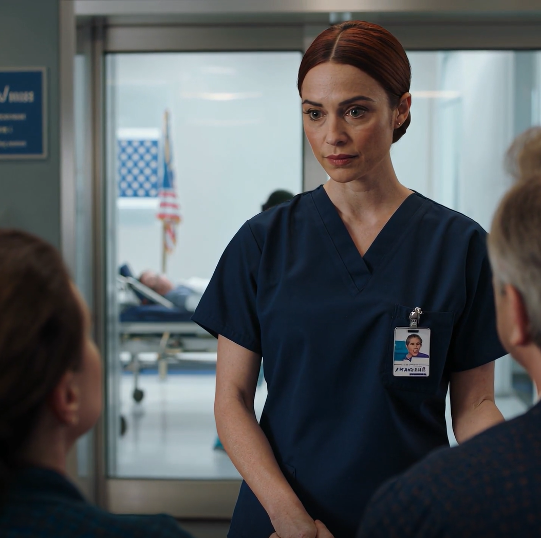 A húgom azt mondta a szüleimnek, hogy otthagytam az orvosi egyetemet, amiért 5 évre le kellett mondanom, nem vettek részt a rezidensképzésemen vagy az esküvőmön, múlt hónapban a húgomat bevitték a sürgősségire, és amikor belépett a kezelőorvosa, anyukám olyan erősen megragadta apukám karját, hogy zúzódások maradtak rajta.